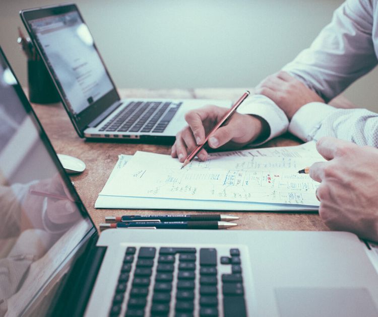 Sparschwein mit Münzen